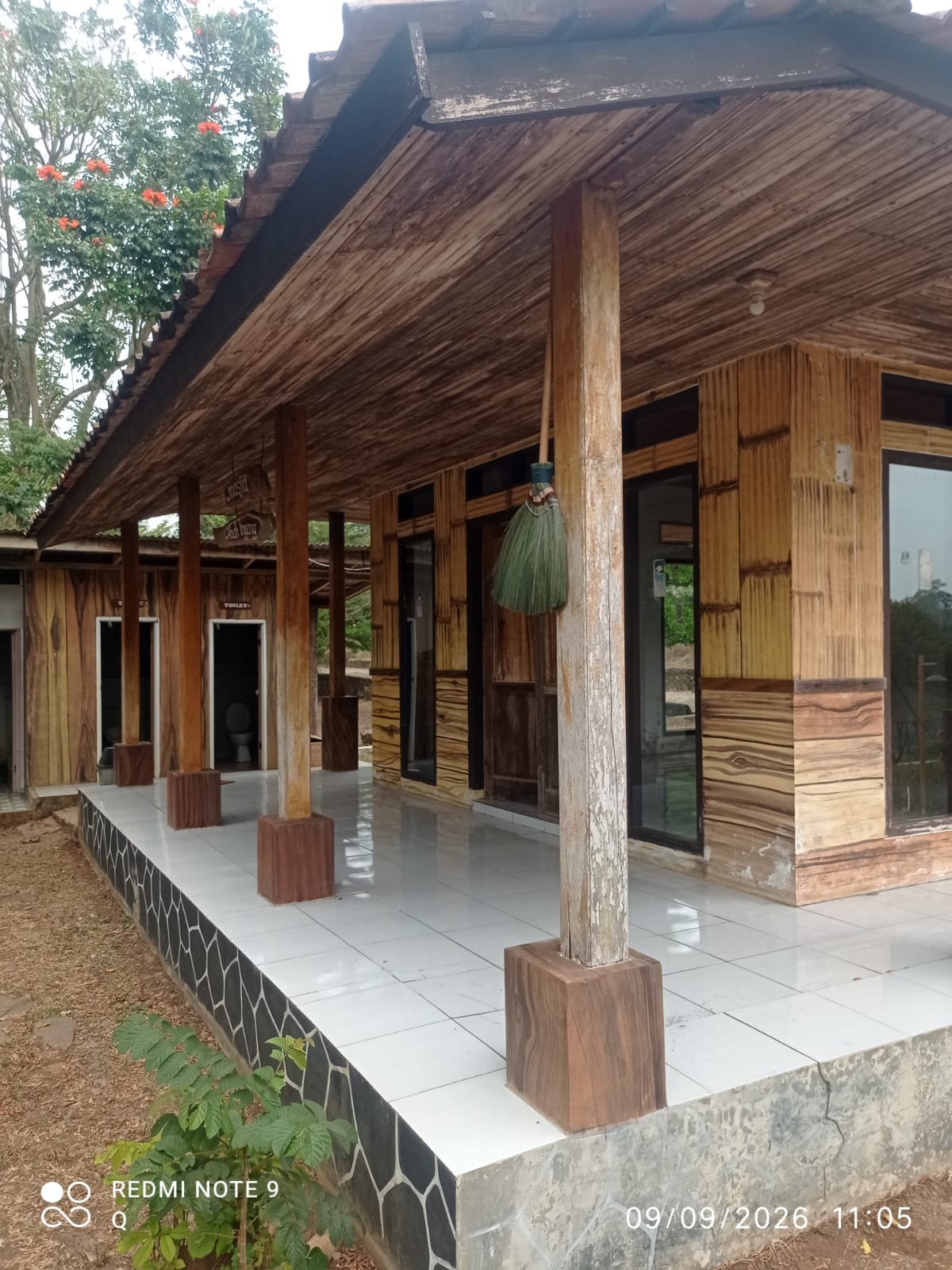 Mushola tampak belakang