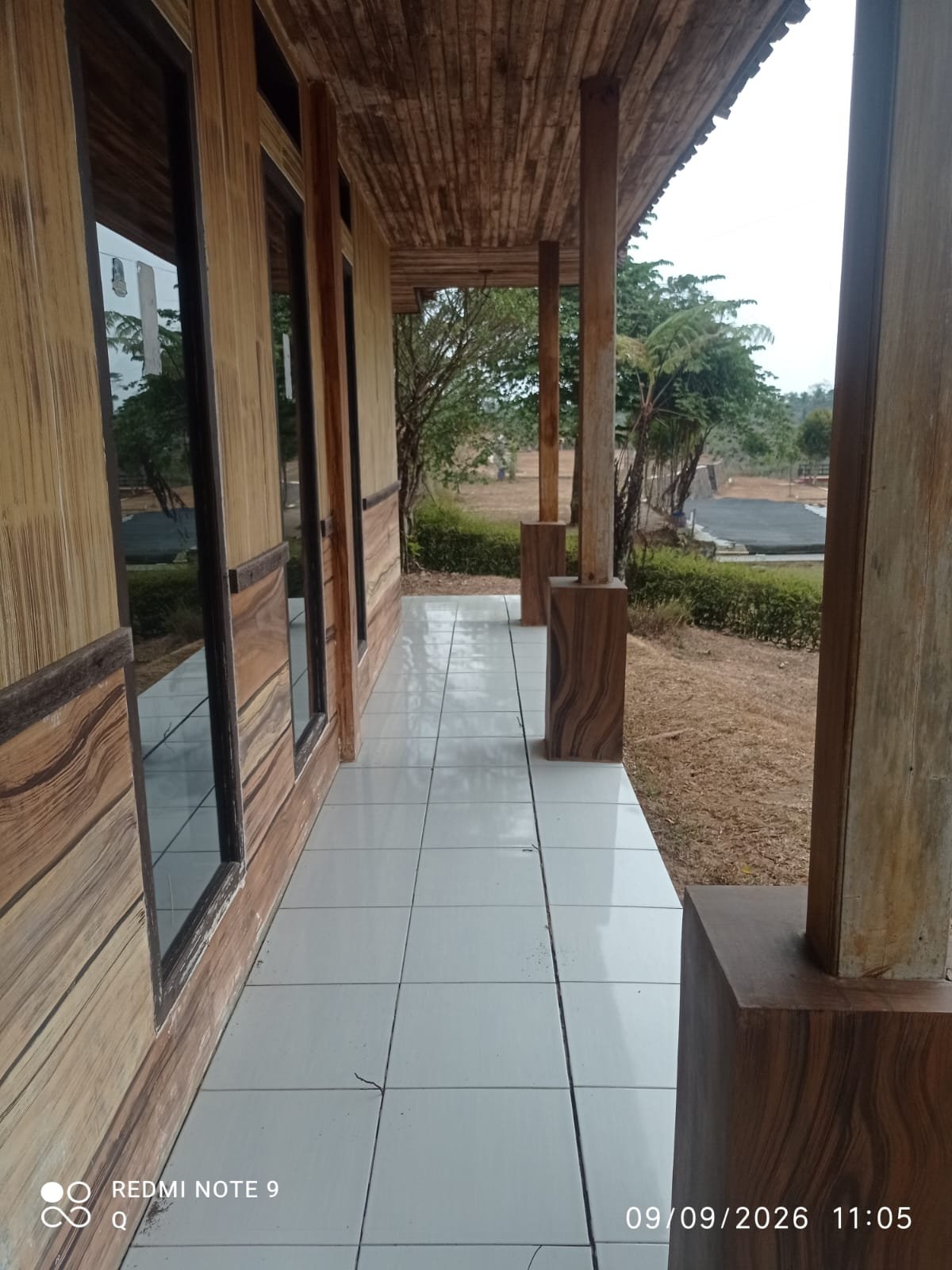 Mushola tampak samping